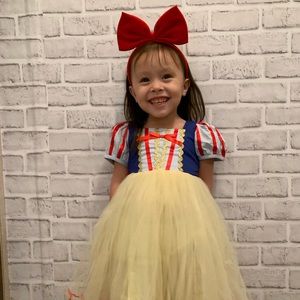 Snow white costumes/dress